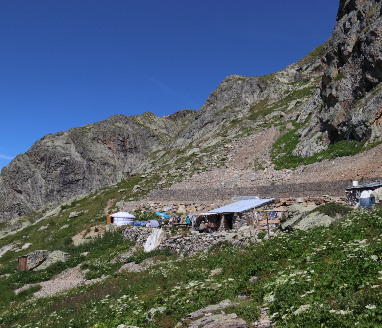 Le Refuge de la Fare au coeur du Massif des Grandes Rousses